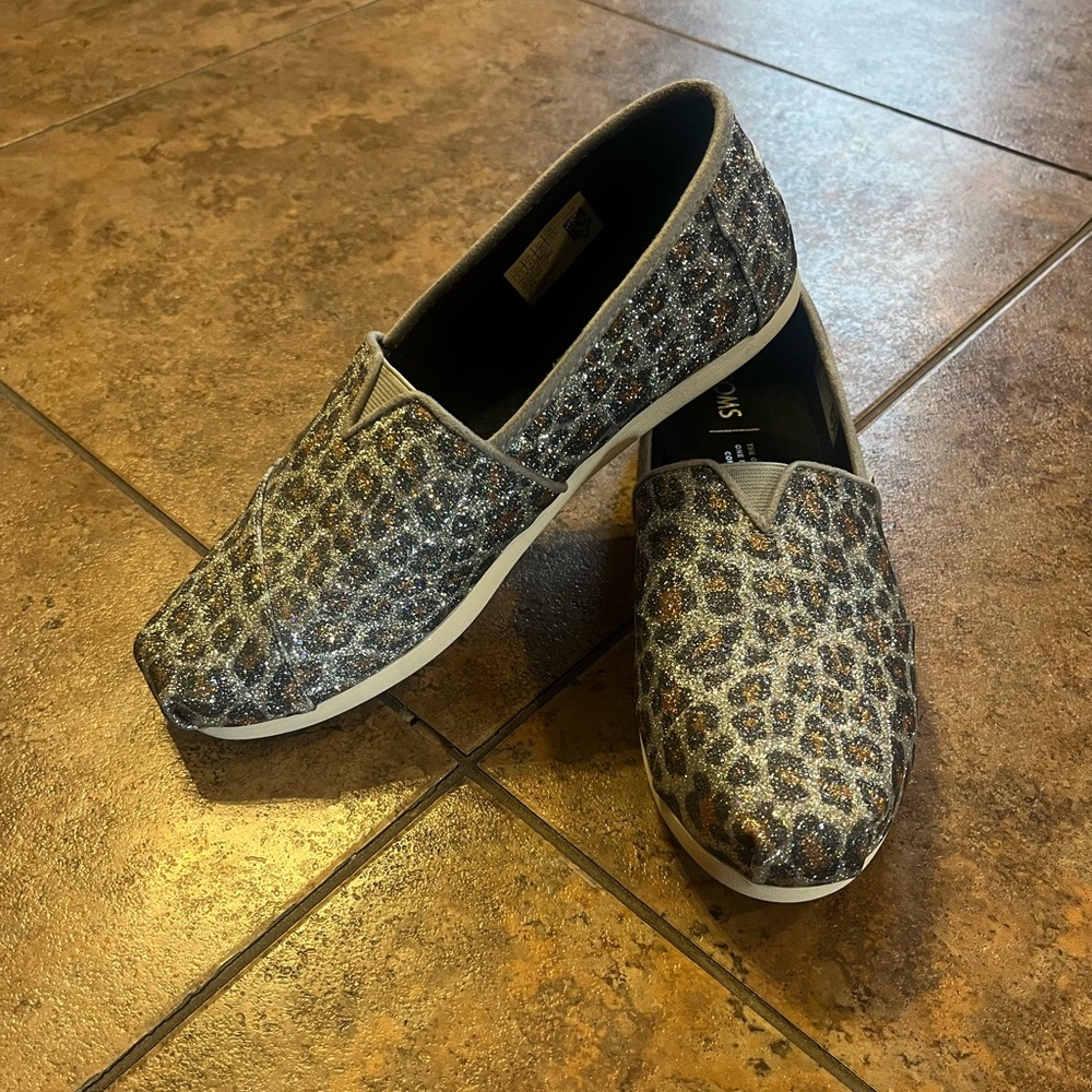 TOMS Alpargata Silver Glitter Cheetah Print Shoes Size‎ 6.5 - Picture 2 of 10